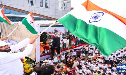 तिरंगे के साथ दौड़ा नारनौल CM सैनी ने मैराथन में धावकों का बढ़ाया हौसला तिरंगे के साथ दौड़ा नारनौल CM सैनी ने मैराथन में धावकों का बढ़ाया हौसला