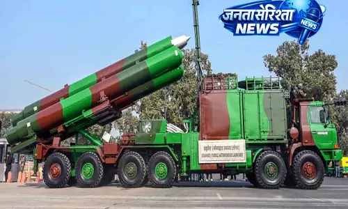 ऑपरेशन सिंदूर के बाद चमका ब्रह्मोस: डिफेंस एक्सपोर्ट का बना नया स्टार ऑपरेशन सिंदूर के बाद चमका ब्रह्मोस: डिफेंस एक्सपोर्ट का बना नया स्टार