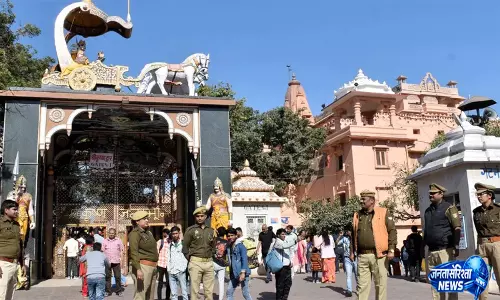 कारसेवा के लिए पहुंचीं मीरा राठौर को पुलिस ने रोका मथुरा में सुरक्षा कड़ी