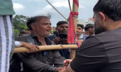 झारखंड युवाओं को बंटे जा रहे काजू-किशमिश और केसर-बादाम दूध