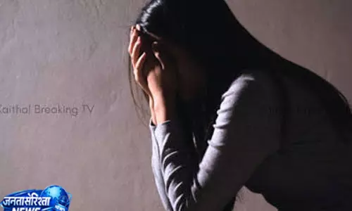 गोरखपुर में पड़ोसी की शर्मनाक करतूत युवती को छत से फेंकने का आरोप गोरखपुर में पड़ोसी की शर्मनाक करतूत युवती को छत से फेंकने का आरोप