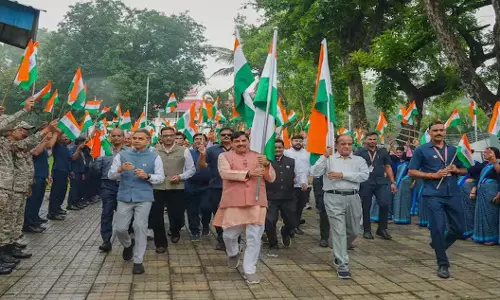 तिरंगे की शान में बारिश भी हुई बेअसर भोपाल में CM मोहन यादव की अगुवाई में निकली यात्रा तिरंगे की शान में बारिश भी हुई बेअसर भोपाल में CM मोहन यादव की अगुवाई में निकली यात्रा