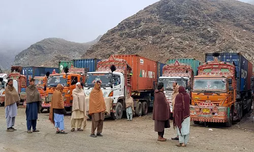 ट्रांसपोर्ट हड़ताल से Pakistan की औद्योगिक गतिविधियों पर खतरा मंडरा रहा