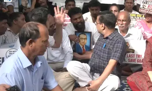 गोवा में ‘सेव करापुर’ प्रदर्शनकारियों से मिले केजरीवाल गोवा में ‘सेव करापुर’ प्रदर्शनकारियों से मिले केजरीवाल