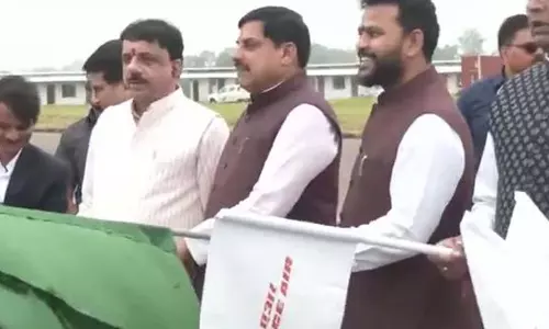 केंद्रीय मंत्री राम मोहन नायडू और MP के CM मोहन यादव ने 4 नई फ़्लाइट सेवाओं को हरी झंडी दिखाई केंद्रीय मंत्री राम मोहन नायडू और MP के CM मोहन यादव ने 4 नई फ़्लाइट सेवाओं को हरी झंडी दिखाई