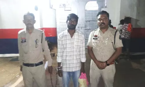 दुर्ग में गुंडा-बदमाश शुभम तागड़े पर NSA की कार्रवाई दुर्ग में गुंडा-बदमाश शुभम तागड़े पर NSA की कार्रवाई