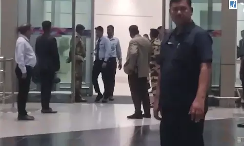 कर्नाटक CM डीके शिवकुमार दिल्ली पहुंचे