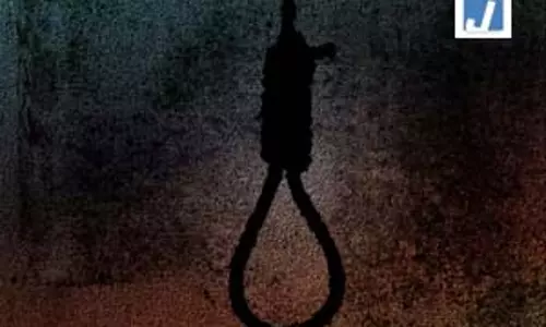 गोमतीनगर थाने की बैरक में आरक्षी ने दी जान गोमतीनगर थाने की बैरक में आरक्षी ने दी जान