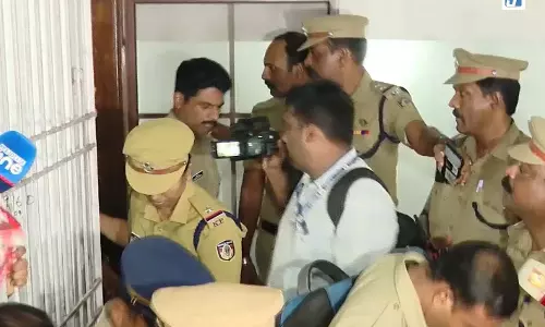 दिल्ली छात्र प्रदर्शन पर टिप्पणी TG मोहनदास हिरासत में दिल्ली छात्र प्रदर्शन पर टिप्पणी TG मोहनदास हिरासत में