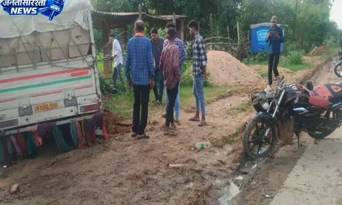 पेट्रोल पंप के सामने पिकअप ने बाइक को मारी टक्कर, दो युवक गंभीर पेट्रोल पंप के सामने पिकअप ने बाइक को मारी टक्कर, दो युवक गंभीर