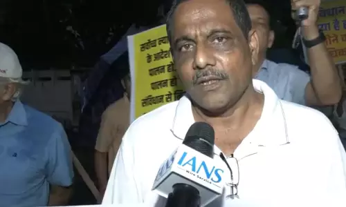 भोपाल में अवैध व्यावसायिक गतिविधियों के खिलाफ टॉर्च मार्च भोपाल में अवैध व्यावसायिक गतिविधियों के खिलाफ टॉर्च मार्च