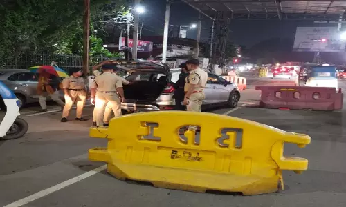 15 अगस्त से पहले रायपुर में हाई अलर्ट, 43 जगहों पर नाकेबंदी और सघन वाहन चेकिंग 15 अगस्त से पहले रायपुर में हाई अलर्ट, 43 जगहों पर नाकेबंदी और सघन वाहन चेकिंग