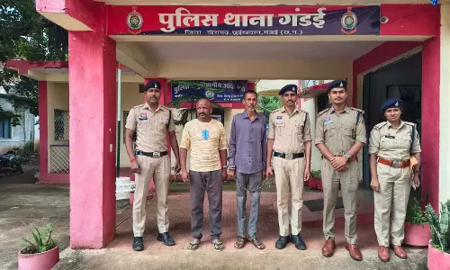 गंडई में ऑनलाइन सट्टे पर पुलिस की दबिश, दो आरोपी रंगे हाथ गिरफ्तार गंडई में ऑनलाइन सट्टे पर पुलिस की दबिश, दो आरोपी रंगे हाथ गिरफ्तार