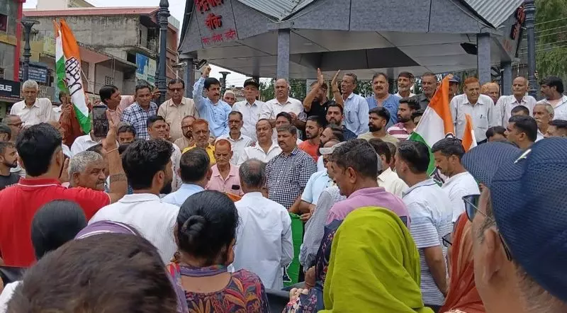 कांग्रेस ने धर्मशाला के विधायक सुधीर शर्मा पर हमले तेज़ किए कांग्रेस ने धर्मशाला के विधायक सुधीर शर्मा पर हमले तेज़ किए