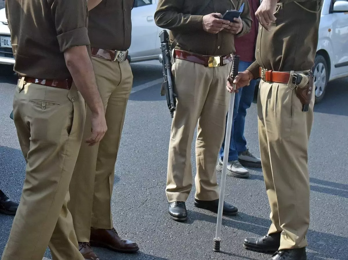गाजियाबाद में 30 दरोगाओं का तबादला गाजियाबाद में 30 दरोगाओं का तबादला