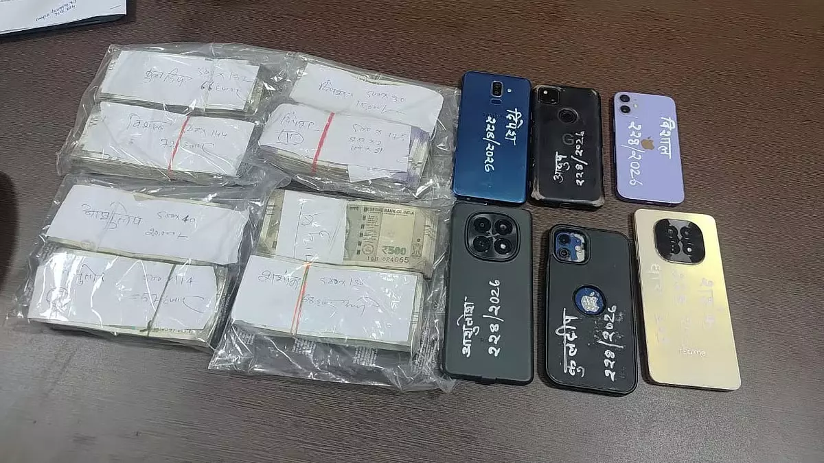 इंदौर में क्राइम ब्रांच की फर्जी पहचान बनाकर 7 लाख की लूट इंदौर में क्राइम ब्रांच की फर्जी पहचान बनाकर 7 लाख की लूट