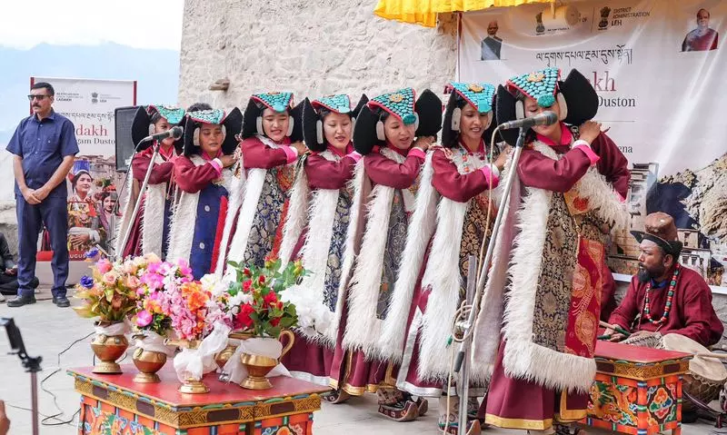 लद्दाख में पर्यटन ने पकड़ी रफ्तार, जून-जुलाई में लगातार दो महीने एक लाख से अधिक पर्यटक पहुंचे लद्दाख में पर्यटन ने पकड़ी रफ्तार, जून-जुलाई में लगातार दो महीने एक लाख से अधिक पर्यटक पहुंचे
