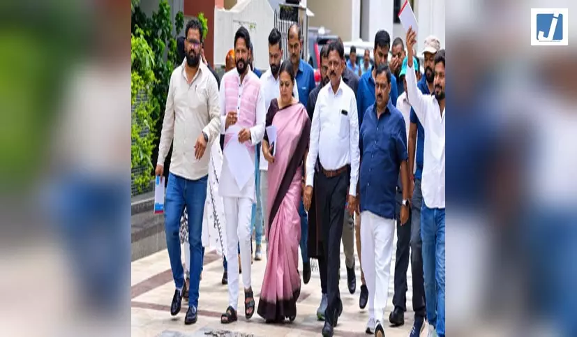 आंदोलित छात्रों के साथ तीसरे दौर की वार्ता, छात्र बोले- मांगें पूरी होने के पहले नहीं हटेंगे, 10 अगस्त को विधानसभा घेराव आंदोलित छात्रों के साथ तीसरे दौर की वार्ता, छात्र बोले- मांगें पूरी होने के पहले नहीं हटेंगे, 10 अगस्त को विधानसभा घेराव