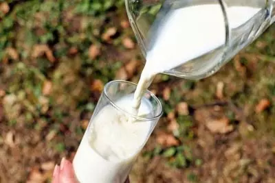 महाराष्ट्र में 11 अगस्त से दूध के दाम 2 रुपये प्रति लीटर बढ़ेंगे महाराष्ट्र में 11 अगस्त से दूध के दाम 2 रुपये प्रति लीटर बढ़ेंगे