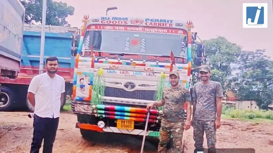 थाने से 18 चक्का ओवरलोड ट्रक गायब, पुलिस की सुरक्षा व्यवस्था पर उठे गंभीर सवाल थाने से 18 चक्का ओवरलोड ट्रक गायब, पुलिस की सुरक्षा व्यवस्था पर उठे गंभीर सवाल