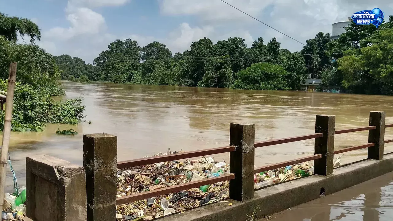 बास्ता में फिर बाढ़ का संकट, जलाका नदी उफान पर बास्ता में फिर बाढ़ का संकट, जलाका नदी उफान पर