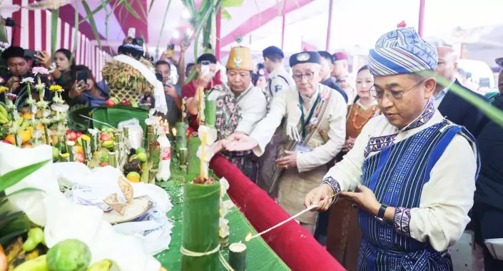 गंगटोक में राज्य स्तरीय टेंडोंग ल्हो रम फात समारोह का भव्य आयोजन गंगटोक में राज्य स्तरीय टेंडोंग ल्हो रम फात समारोह का भव्य आयोजन