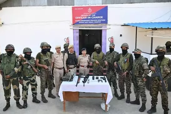 इंफाल ईस्ट के रिजर्व फॉरेस्ट में मिला हथियारों का जखीरा संदिग्ध IED भी बरामद इंफाल ईस्ट के रिजर्व फॉरेस्ट में मिला हथियारों का जखीरा संदिग्ध IED भी बरामद