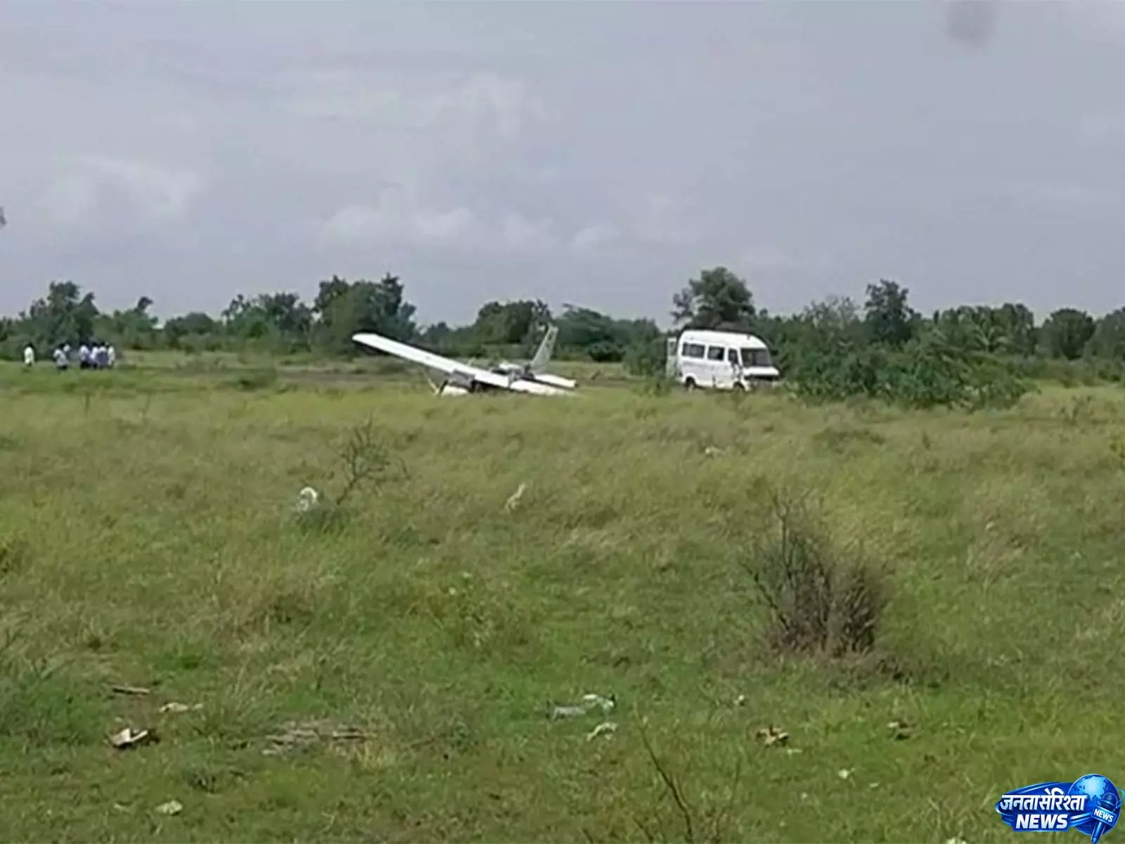 Baramati में ट्रेनर विमान रनवे से फिसला, कोई घायल नहीं Baramati में ट्रेनर विमान रनवे से फिसला, कोई घायल नहीं