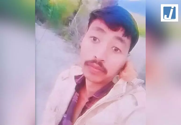 PG की छत पर इंटीरियर डिजाइनिंग छात्रा से दुष्कर्म, तार से गला बांधकर सिक्योरिटी गार्ड ने मिटाई हवस PG की छत पर इंटीरियर डिजाइनिंग छात्रा से दुष्कर्म, तार से गला बांधकर सिक्योरिटी गार्ड ने मिटाई हवस