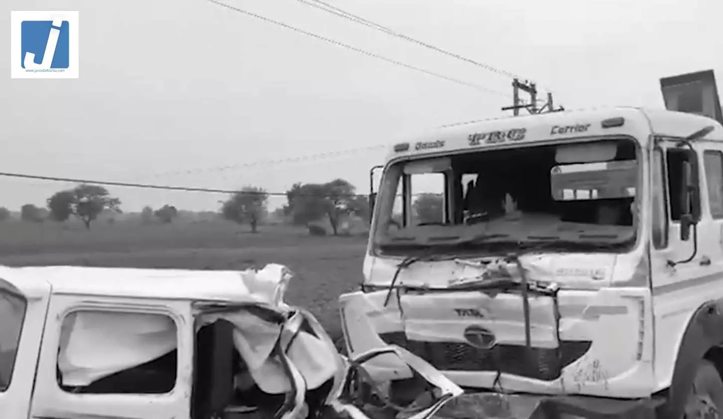 भीषण सड़क हादसा: 6 युवकों की मौत, महाकाल मंदिर के दर्शन कर लौट रहे थे भीषण सड़क हादसा: 6 युवकों की मौत, महाकाल मंदिर के दर्शन कर लौट रहे थे