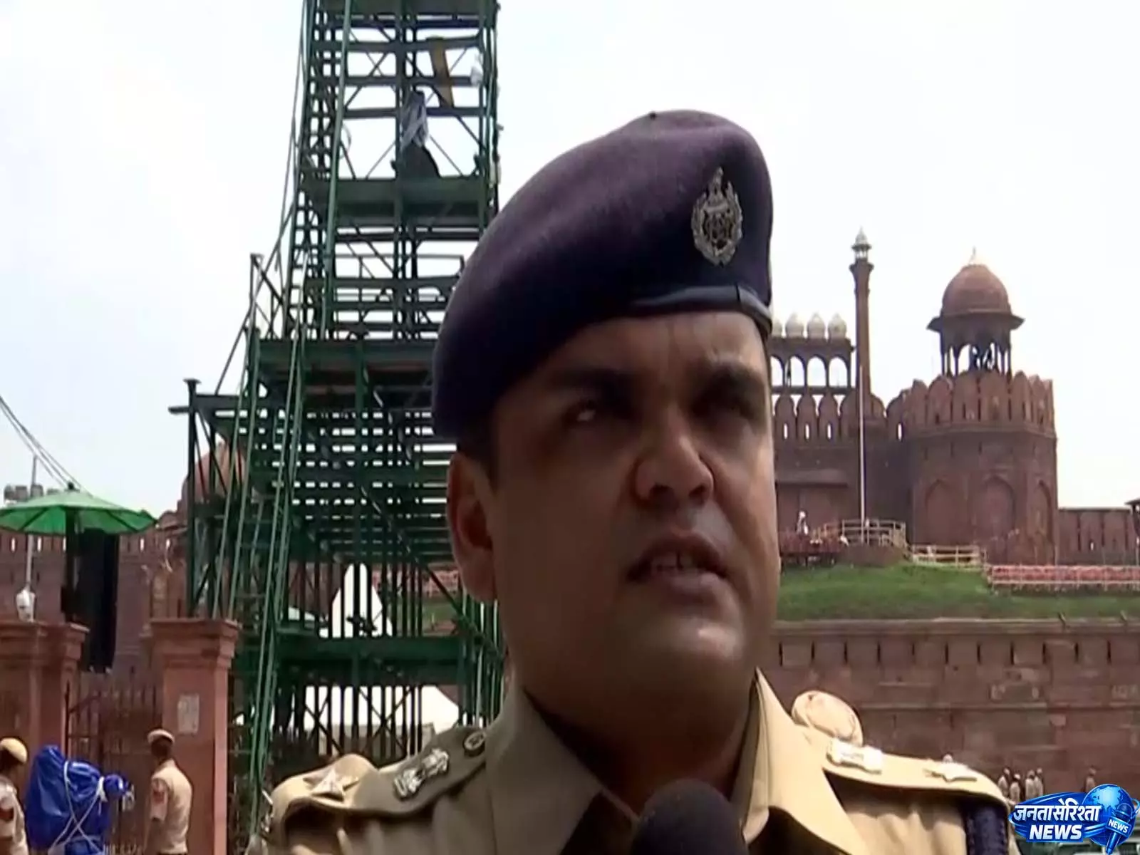लाल किले पर कड़ी सुरक्षा 20 हजार जवान और 1000 CCTV कैमरे तैनात लाल किले पर कड़ी सुरक्षा 20 हजार जवान और 1000 CCTV कैमरे तैनात