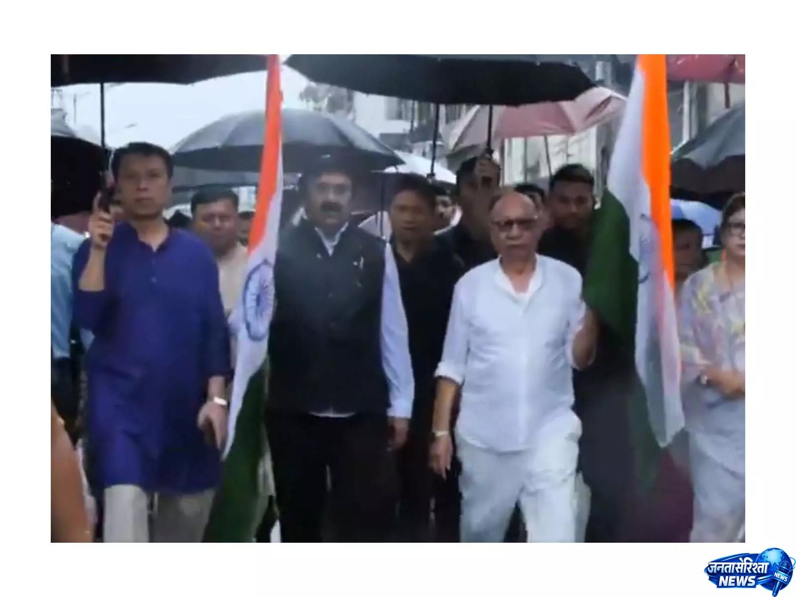 मणिपुर CM खेमचंद ने इम्फाल में निकाली तिरंगा यात्रा मणिपुर CM खेमचंद ने इम्फाल में निकाली तिरंगा यात्रा
