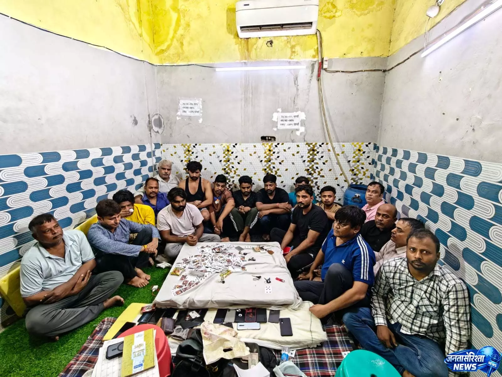 Mukundpur में जुए के अड्डे का भंडाफोड़, 22 गिरफ्तार Mukundpur में जुए के अड्डे का भंडाफोड़, 22 गिरफ्तार