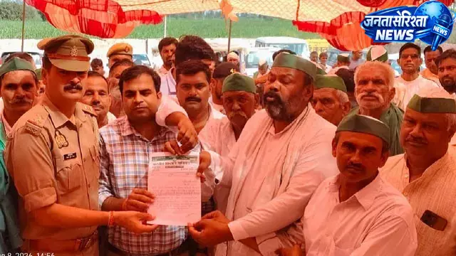 हाईवे में जा रही किसानों की जमीन का सर्किल रेट से दस गुना मुआवजा देने की मांग हाईवे में जा रही किसानों की जमीन का सर्किल रेट से दस गुना मुआवजा देने की मांग
