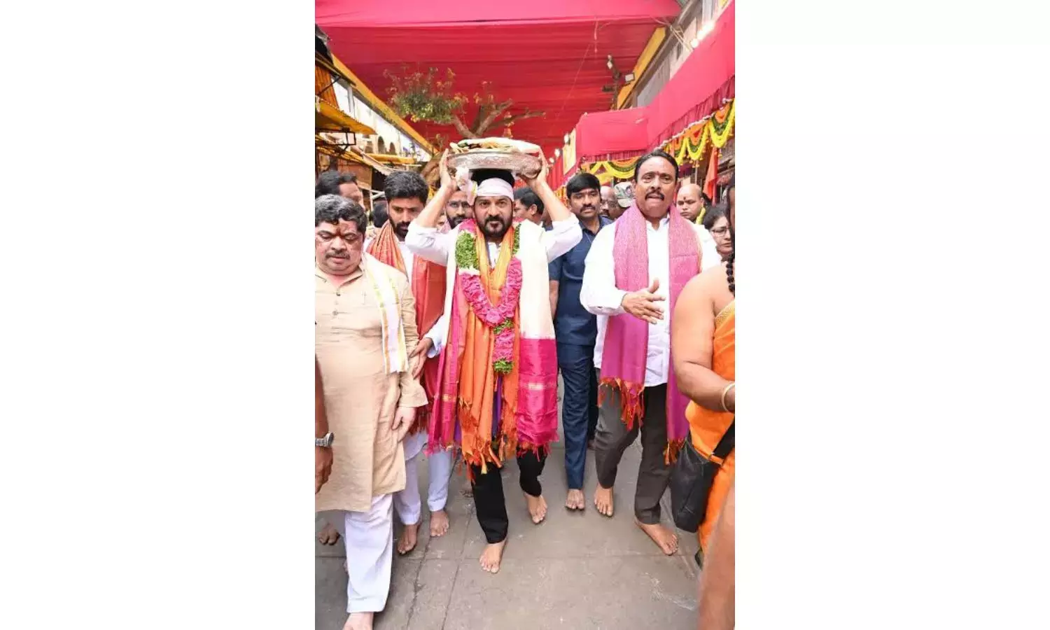 Telangana के मुख्यमंत्री किशन रेड्डी ने लोगों को शुभकामनाएं दीं Telangana के मुख्यमंत्री किशन रेड्डी ने लोगों को शुभकामनाएं दीं