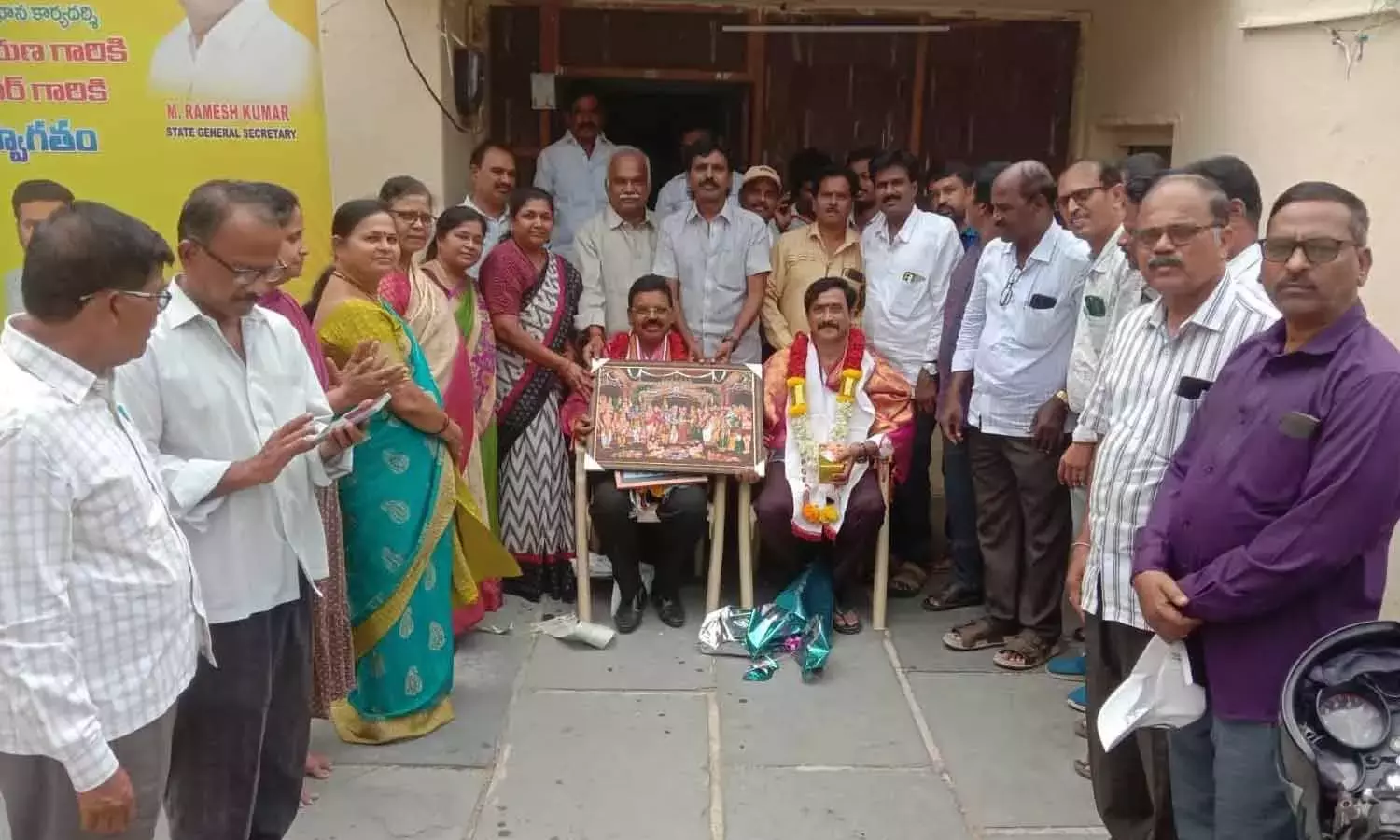 APGEA ने सरकार से लंबे समय से लंबित कर्मचारी मुद्दों को हल करने का आग्रह किया APGEA ने सरकार से लंबे समय से लंबित कर्मचारी मुद्दों को हल करने का आग्रह किया