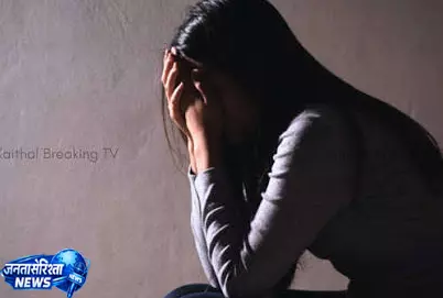 गोरखपुर में पड़ोसी की शर्मनाक करतूत युवती को छत से फेंकने का आरोप गोरखपुर में पड़ोसी की शर्मनाक करतूत युवती को छत से फेंकने का आरोप