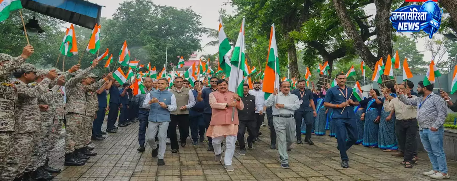 तिरंगे की शान में बारिश भी हुई बेअसर भोपाल में CM मोहन यादव की अगुवाई में निकली यात्रा तिरंगे की शान में बारिश भी हुई बेअसर भोपाल में CM मोहन यादव की अगुवाई में निकली यात्रा