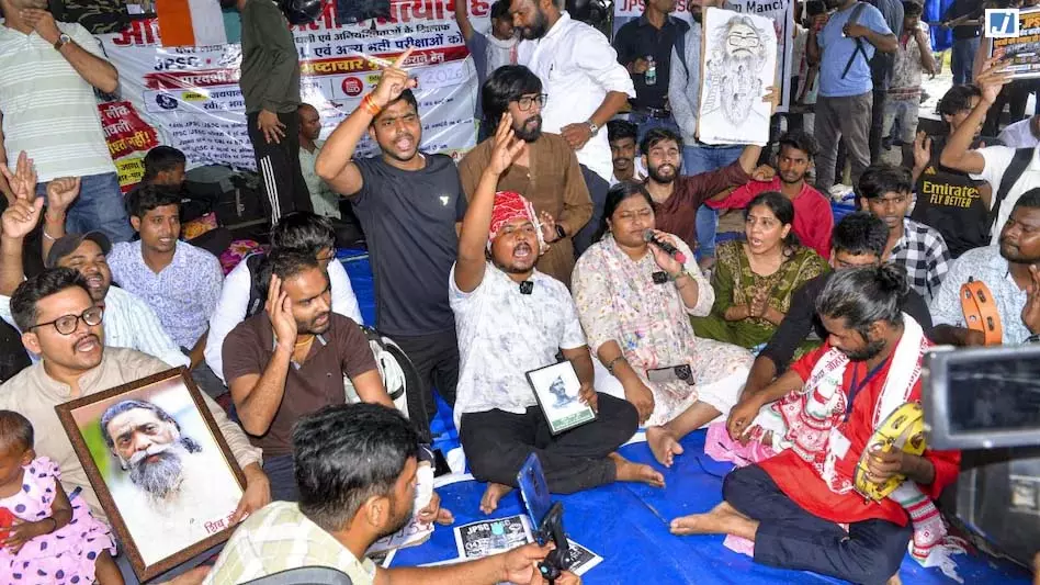 छात्र आंदोलन के बीच JPSC के तीन सदस्यों का इस्तीफा छात्र आंदोलन के बीच JPSC के तीन सदस्यों का इस्तीफा