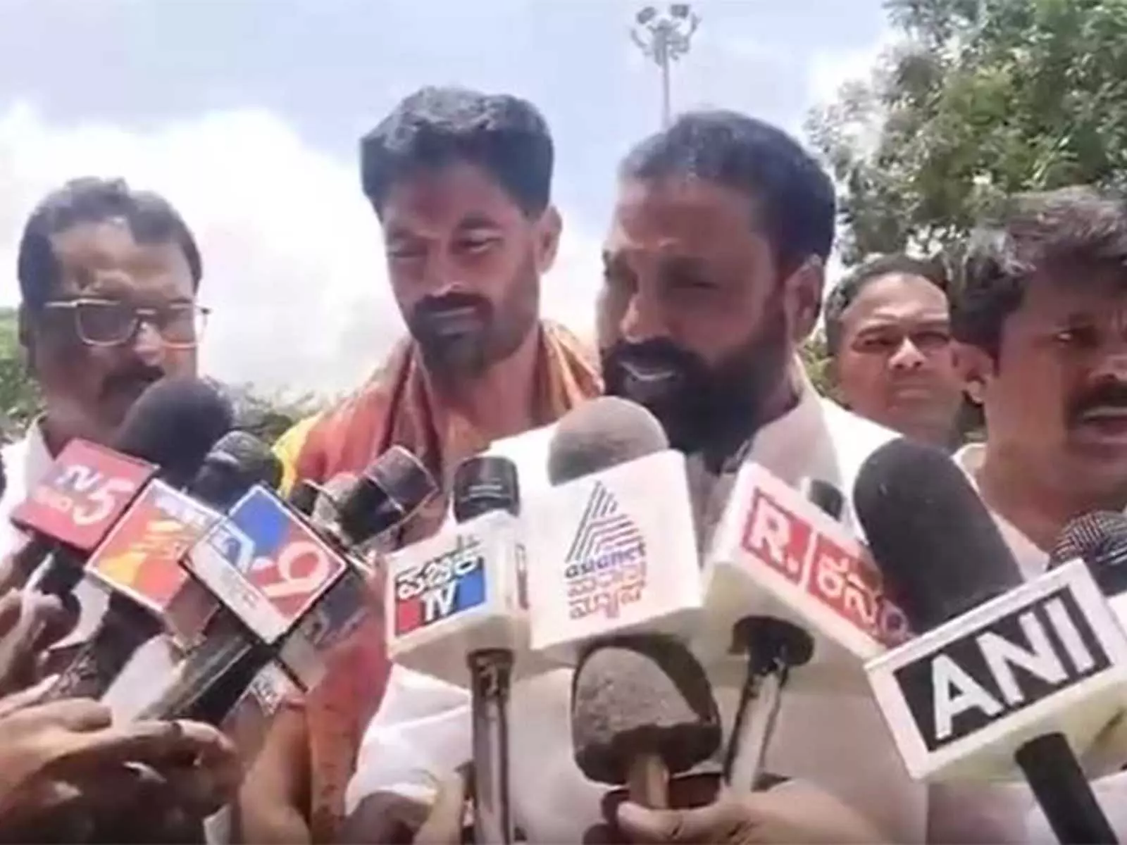 कर्नाटक में BJP ST मोर्चा की रैली, 7% आरक्षण बहाली की उठी मांग कर्नाटक में BJP ST मोर्चा की रैली, 7% आरक्षण बहाली की उठी मांग