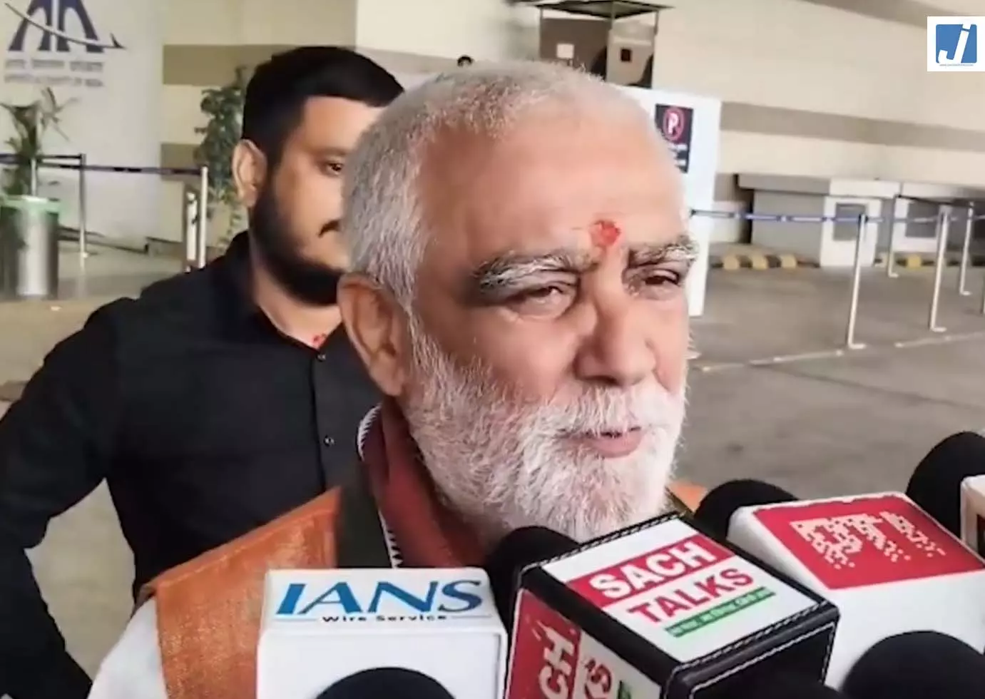भारत तिवारी के माता-पिता के बयान पर चौबे का सवाल भारत तिवारी के माता-पिता के बयान पर चौबे का सवाल