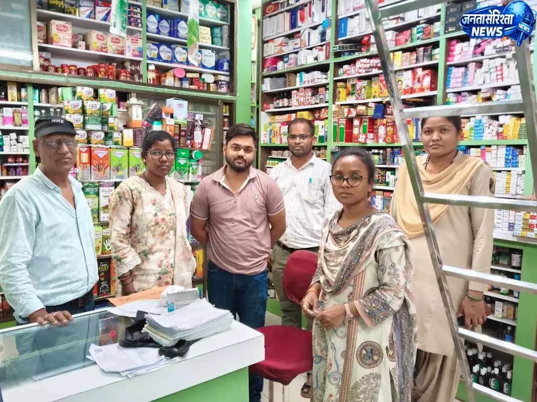 6 दवा दुकानों की हुई जांच, 3 मेडिकल स्टोर पर की कार्रवाई 6 दवा दुकानों की हुई जांच, 3 मेडिकल स्टोर पर की कार्रवाई