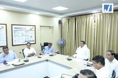 विपक्ष के विरोध के बीच त्रिपुरा सरकार बिजली बिल की समस्याओं का समाधान करेगी विपक्ष के विरोध के बीच त्रिपुरा सरकार बिजली बिल की समस्याओं का समाधान करेगी