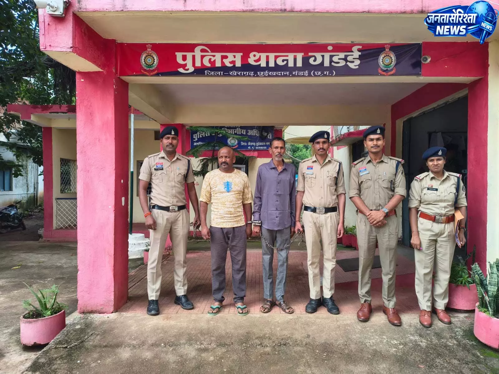 गंडई में ऑनलाइन सट्टे पर पुलिस की दबिश, दो आरोपी रंगे हाथ गिरफ्तार गंडई में ऑनलाइन सट्टे पर पुलिस की दबिश, दो आरोपी रंगे हाथ गिरफ्तार