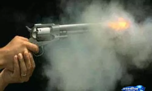 युवक को धारदार हथियार से हमला कर मारी गोली युवक को धारदार हथियार से हमला कर मारी गोली