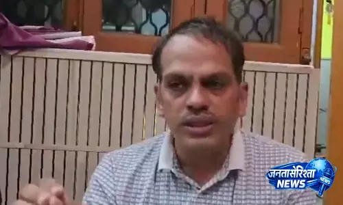 मर्सिडीज की टक्कर से महिला की मौत, बेटे ने लगाए गंभीर आरोप मर्सिडीज की टक्कर से महिला की मौत, बेटे ने लगाए गंभीर आरोप
