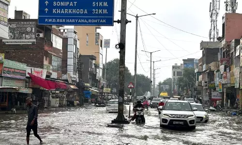 जलभराव से रोहतक के निवासी और व्यापारी परेशान जलभराव से रोहतक के निवासी और व्यापारी परेशान