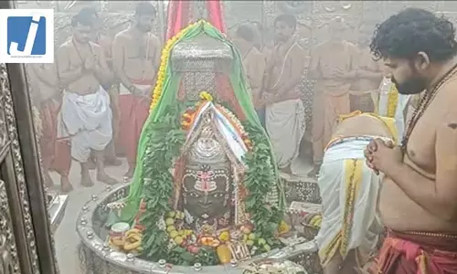 सावन के दूसरे सोमवार पर दिव्य भस्म आरती, सोम प्रदोष पर बाबा महाकाल ने रखा है स्वयं व्रत सावन के दूसरे सोमवार पर दिव्य भस्म आरती, सोम प्रदोष पर बाबा महाकाल ने रखा है स्वयं व्रत