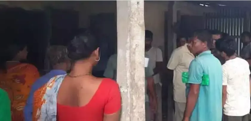 Cooch Behar: राशन की खरीद-फरोख्त का आरोप, दो लोगों पर कार्रवाई