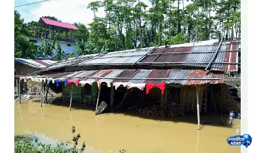 Assam में बाढ़ से भारी तबाही के बीच मरने वालों की संख्या 100 तक पहुँची